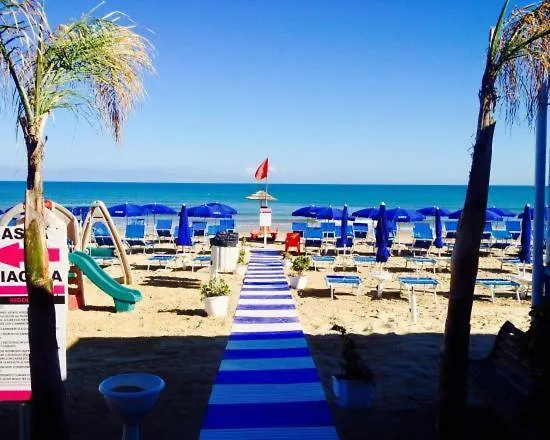 بيت ضيافة Happy Rooms Castellammare كاستيلاّماري ديل غو